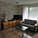 Salon-Bois-franc-rideaux-pierre-naturelle